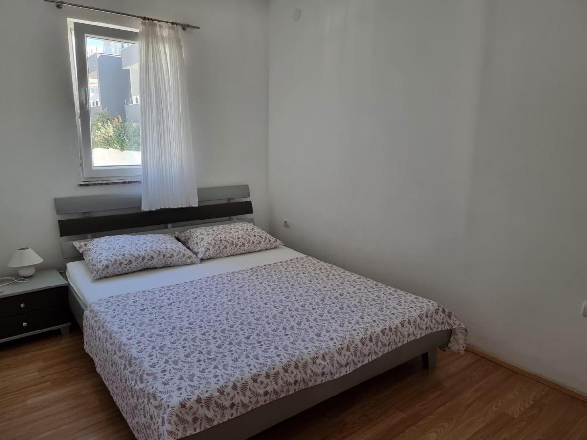 נובליה The Golden Grotto Apartments מראה חיצוני תמונה