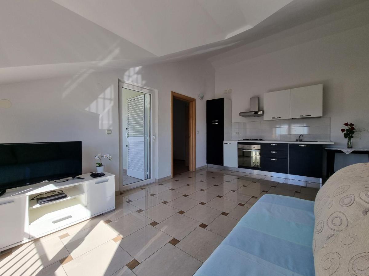 נובליה The Golden Grotto Apartments מראה חיצוני תמונה