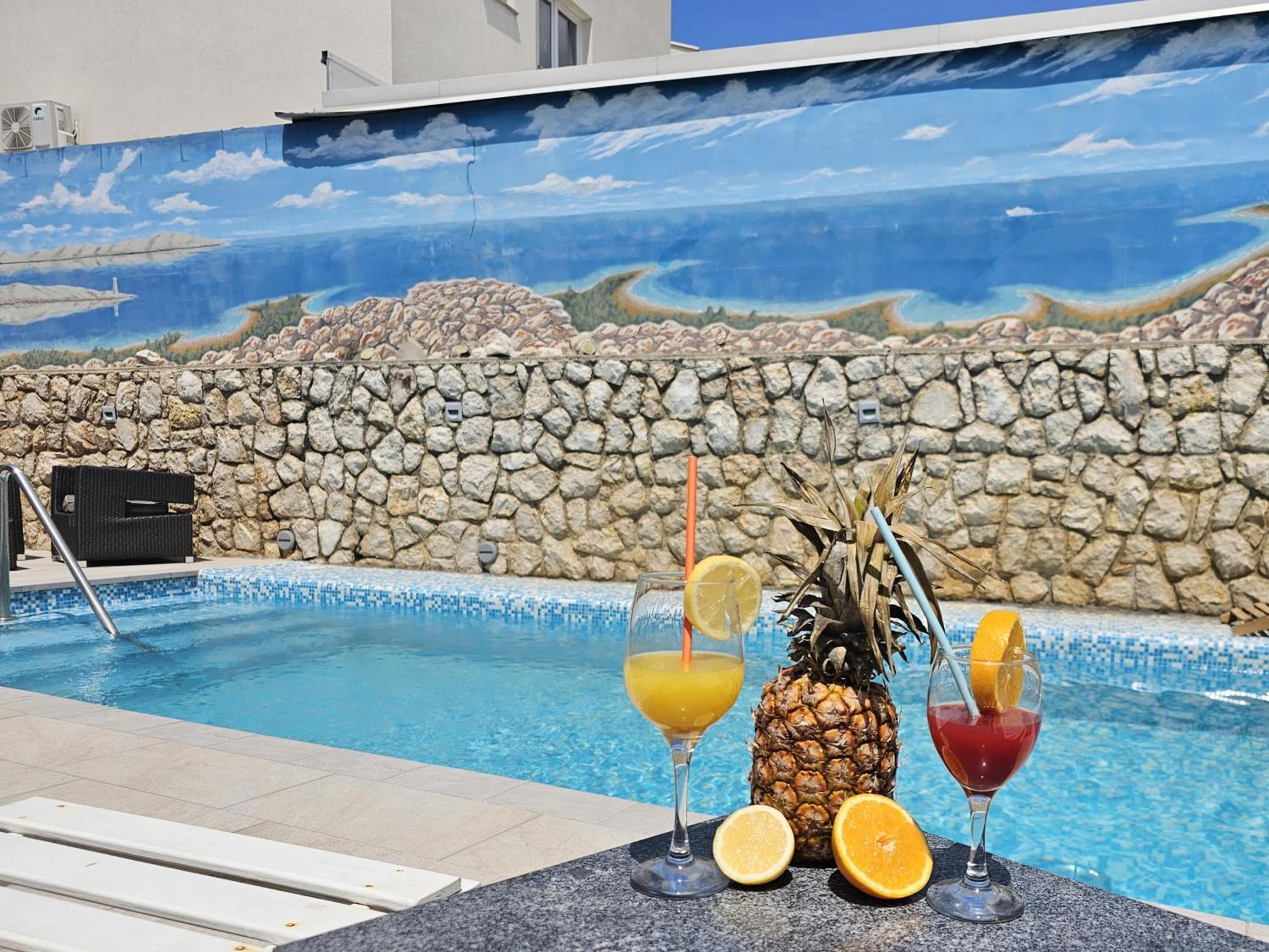 נובליה The Golden Grotto Apartments מראה חיצוני תמונה